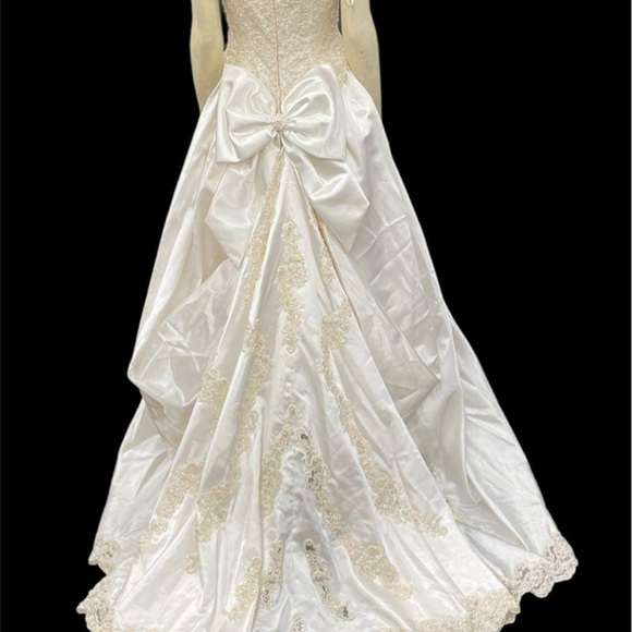 Mori Lee Cap Sleeve Wedding Gown - Picture 6 of 9